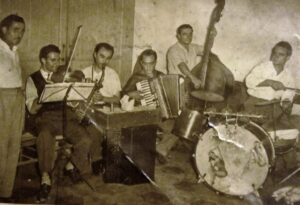 Lucera - Gruppo musicale anni 40 - Begalli al violino, Barisciani al sax