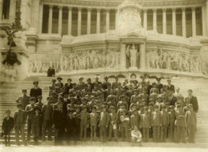 Lucera - Convitto Nazionale Ruggero Bonghi 1933 - Convittori all'altare della Patria