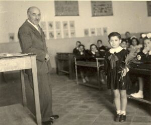 Lucera - Convitto Nazionale Ruggero Bonghi 1953 - Toit Edoardo Palumbo, Rettore del Convitto, in classe - Foto di Valentina di Stefano
