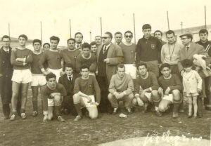 Lucera - Convitto Nazionale Ruggero Bonghi 1960 - Campionato di calcio FIGC partita Lucera - Convitto 1 - 1 al centro il rettore Lanzetta