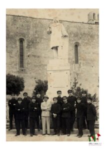 Lucera - Convitto Nazionale Ruggero Bonghi anni 30 - Convittori in piazza S. Francesco