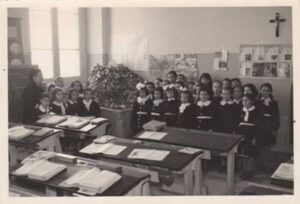 Lucera - Edificio scolastico Tommasone - Maestra Pina Modola