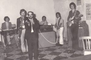 Lucera - Gruppo musicale 1972 - Cantante Michele Pitta, alle spalle Sax Giuseppe Susanna - Foto di Giuseppe Susanna