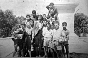 Lucera - Istituto Professionale Alberico Marrone 1945 - 1° Avviamento - Mio padre 3° in basso con maglia a fasce - Foto di Vincenzo Ippolito