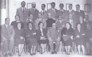 Lucera - Istituto Tecnico Commerciale e per Geometri 1954-55 - Il Preside Antonio Iozzi con un gruppo di professori e bidelli