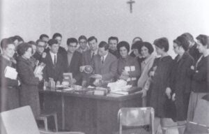 Lucera - Istituto Tecnico Commerciale e per Geometri 1964 - Preside matteo La Medica con un gruppo di studenti