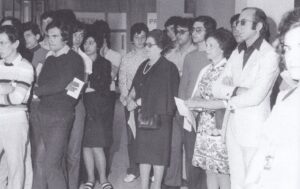 Lucera - Istituto Tecnico Commerciale e per Geometri 1972 - Professori ed alunni nell'atrio dell'istituto