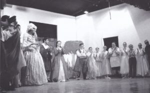 Lucera - Istituto Tecnico Commerciale e per Geometri 2001-02 - Gli alunni del laboratorio teatrale 'Comicittà' nel Falstaff'