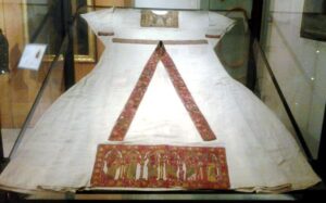 Lucera - Museo Diocesano - Camice in lino con ricami in filo d'oro appartenuto al beato Agostino Kazotic, vescovo di Lucera (1322 - 1323)
