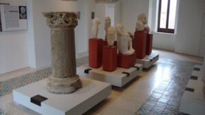 Lucera - Museo civico Fiorelli - Sala statue marmo