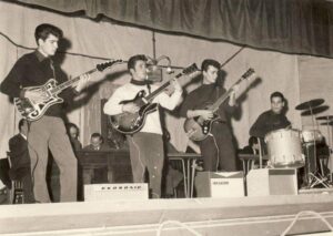 Lucera - ROCK BAND 1963 - Teatro dell'Opera Nuova - Alle chitarre da sx BartolomeoGarofalo, Franco Cetola, Giuseppe Melillo, Giuseppe Pepe