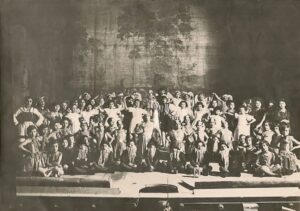Lucera - Teatro Garibaldi 1934 - Adina Di Pierro Interprete principale di 'FIOCCO DI NEVE' (al centro con le trecce)