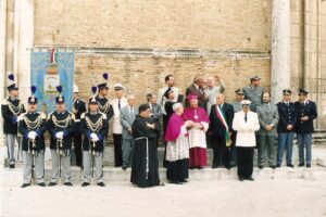 Lucera - Festa patronale 1990 - F. Longo, Toziani, Lepore, Padre Nicola Andreola, P. Polito, Don A. Del Gaudio, S. E. Mons. F. Zerrillo, D. Bonghi, Giuseppe Ferosi - Foto di Michele Polito