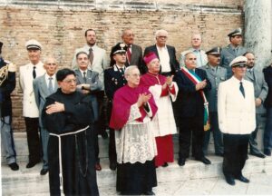 Lucera - Festa patronale 1990 - Padre Nicola Andreola, Peppino Polito, Don Antonio Del Gaudio e S. E. Mons. Francesco Zerrillo - Foto di Michele Polito