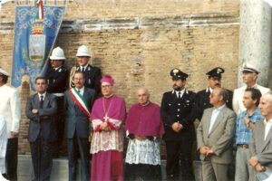 Lucera - Festa patronale 1992 - Peppino Polito, S. E. Castielli, Mons. Pecoriello, Maresc .Armillotta, Emanuele Barbaro e Osvaldo Bellucci (sbarrttone) - Foto di Michele Polito