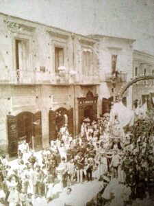 Lucera - Festa patronale 1880 - Processione di Santa Maria patrona - Foto di Michele Schiavitto