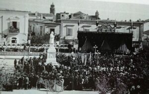 Lucera - 1899, scoprimento del monumento di Ruggiero Bonghi in Piazza Tribunali - Foto di Massimiliano Monaco
