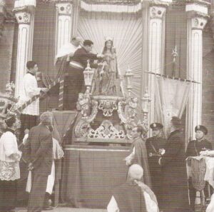 Lucera - Festa patronale 1947- Mons. Vendola, Sindaco Libero Giulio Follieri Foto ricavata dal libro I SINDACI DI LUCERA dal dopoguerra all'assassinio di Aldo Moro di G. Trincucci e M. Conte