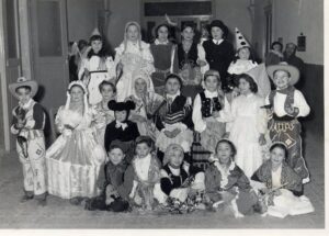 Lucera - Carnevale 1954-55 - Ballo in maschera presso la scuola di S. Anna