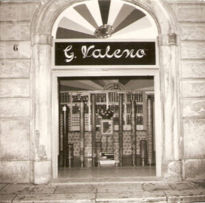 Lucera - Valeno - Negozio di vernici in via Zuppetta 1960