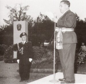 Lucera - 1960, Villa comunale, G Papa Sindaco di Lucera inaugura un monumento