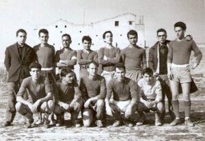 Lucera - Giovane Italia 1962 - Da dx Vincenzo Calabria, Guliano, Cesare Stampanone, Romeo Apollo, Coccia, ?, A. Iliceto, De Peppo. In basso, ?, Luigi Patella, ?, Lino Sabbatelli e Ascanio Iliceto