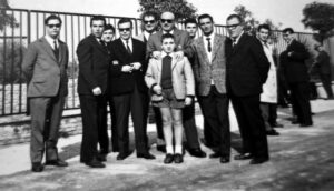 Lucera - 1963, inaugurazione ospedale F. Lastaria - Mio padre 2° a dx con colleghi impiegati comunali, all'interno del recinto - Foto di Vincenzo Ippolito