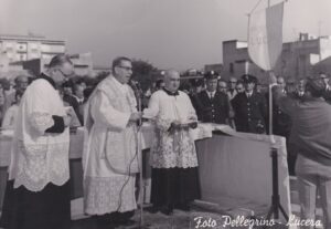Lucera - Campo sportivo 1970 - Benedizione del labaro squadra giovanile U. S. 'Giuseppe Bizzarri' - Sac. Palumbo, Mons. Criscito, Sac. Pecoriello