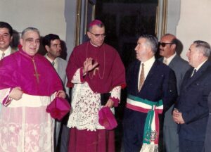 Lucera - Festa patronale 1973 - Comitato Feste Patronali con il sindaco Scarano, S. E. A. Cunialeil concittadino S. E. Calabria con P.Polito, G. Vecchiarino, G. Grasso - Foto di Franco e Michele Polito