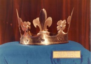 Lucera - Festa patronale 1983 - Corona in argento rivestita d'oro donata all'Assunta, in sostituzione di quella trafugata, Realizzata da Antonio, Pasquale e Franco Cetola