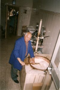Lucera - De Mare Michele - Antica Lavorazione artigianale del Torrone 1990