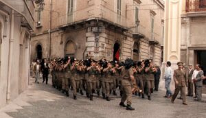 Lucera - Manifestazione patriottica 1990 - Fanfara Bersaglieri del 67° Btg. “Fagaré” intervenuta per l’inaugurazione delle nuove Lapidi al Monumento ai Caduti - Ten. Col. Antonio Iliceto