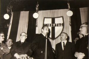 Lucera - Comizio anni 70 - On. Aldo Moro. Da sx. dott. Colapietra, Sen Avv. Mario Follieri, sindaco avv. Vincenzo Scarano - Foto di Mario Alfonso Follieri