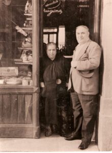 Lucera - De Chiara - Bar Pasticceria in piazza Duomo 1950 - Salvatore De Chiara e Anna Vano