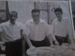 Lucera - De Chiara - Bar Pasticceria - Il ragazzo a destra è mio padre Michele Urrasoù - Foto di Maria Urraso