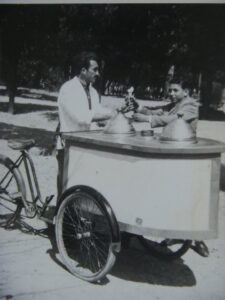 Lucera - Gelataio ambulante - "U figghje de cecèlle" a Porta Croce, il bar del padre era ubicato di fronte al cinema Lepore