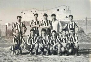 Lucera - Squadra di calcio - In piedi da sx Tonino Sasso, Giancarlo Mastromatteo, Cozzolino Adolfo,Vittorio Alvisi, ?, in basso da sx, ?, ?, Peppino Uli, Graziani, ?, Giannubilo - Foto di Tonino La Notte