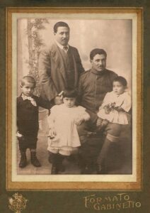 Lucera - Carapelle Nicola e fratello Raffaele - Figli Pietro, Modestina e Raffaele - Foto di Nicola Carapelle1916