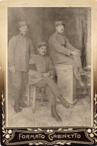 Lucera - Di Munno Francesco Paolo Uno dei tre militari era fratello di mio nonno, (forse quello a dx seduto in alto) - Guerra 1915-18