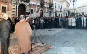 Lucera - Manifestazione patriottica anni 80 - Sindaco Melillo, on.le Bizzarri, Ten. col. Iliceto