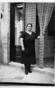 Lucera - Romice Gerardo - Salumeria in via Amicarelli - La moglie - Foto di Pino Potito