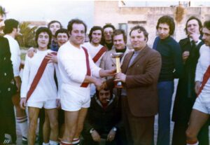 Lucera - Torneo di calcio organizzato dal Milan Club di Lucera - Franco Apollo e Vincenzo Di Siena accosciato - Francesco Paolo Calabria - Foto di Francesco Paolo Calabria