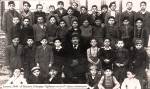 Lucera - Edificio scolastico Tommasone 1946 - Maestro Vigilante - Enzo Borrelli 2^ fila il 5° da sx