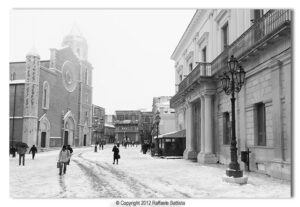 Lucera - Battista Raffaele - Piazza Duomo innevata 2012