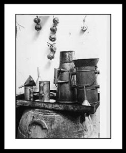 Cavalli Emanuele - La scarola dell’olio nella dispensa di palazzo Cavalli - Lucera 1935