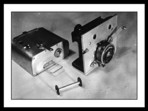 Cavalli Emanuele - Macchina fotografica costruita da lui stesso - Anticoli Corrado, 1930