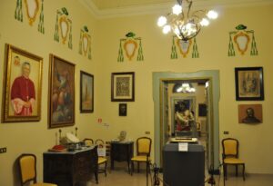 Lucera - Museo Diocesano - 2^ sala con gli stemmi vescovili