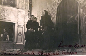 Preziuso Salvatore - Teatro Garibaldi - Cantante Margherita Carosio. Sullo sfondo al piano M° Salvatore Preziuso con la pianista 1940