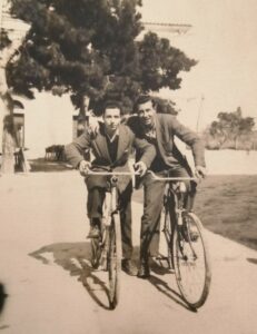 Lucera - Franco Aldo a sinistra . A destra mio padre - Foto di Gennaro Velle