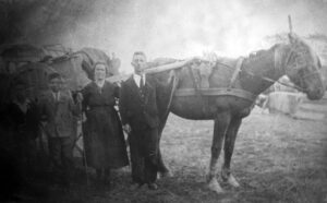 Ciccio Russo e il fratello Antonio. Partivano da Lucera e andavano da Padre Pio, anno 1930 circa - Foto Pina Russo